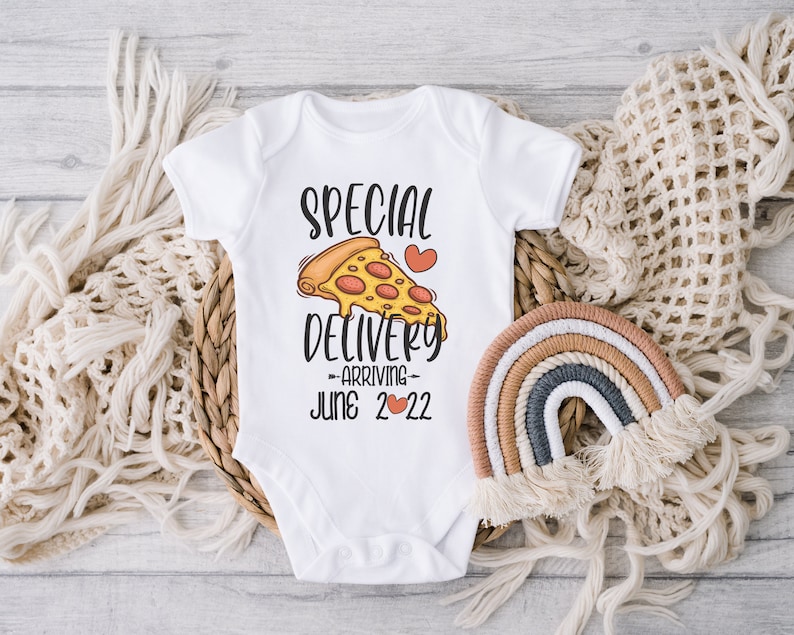 Special Delivery Pizza Pizza Baby Announcement Onesie® Brand: Custom Due Date, Pregnancy Reveal Bodysuit bild 2