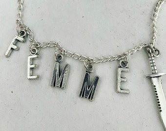 FEMME ketting met opschrift, 1 beschikbaar.