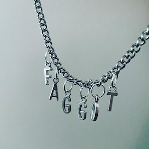 Halsband med Fggt-bokstäver