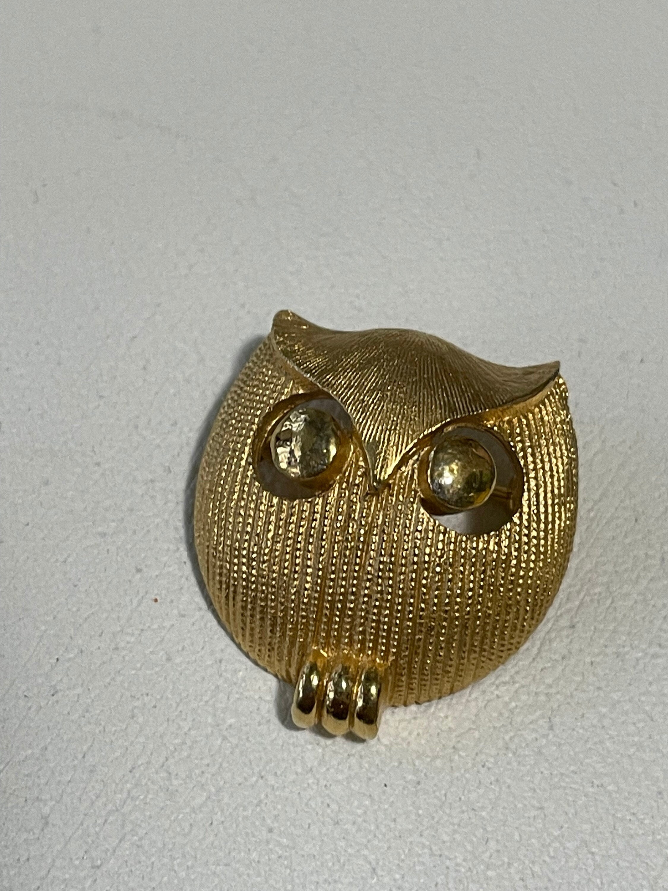 Vintage 1960s Gold Tone Trifari Owl Costume Jewelry Brooch Pin