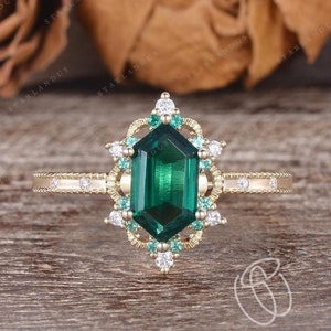 Vintage Emerald Engagement Ring Yellow Gold Hexagon Cut Eemrald Art Deco Wedding Ring Unique Flower Ring May Birthstone Promise Ring Women
