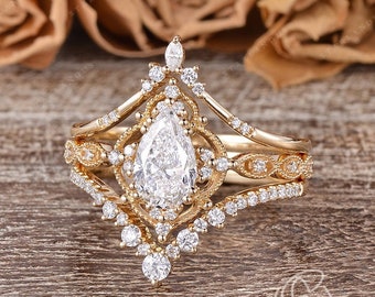 1ct IGI Certified Lab Grown Diamond Engagement Ring Set Yellow Gold Art Deco Pear shaped Diamond Wedding Ring Set Vintage Bridal Set