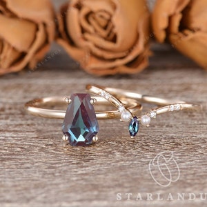 Coffin Cut Lab Alexandrite Ring Yellow Gold Engagement Ring Stacking Bridal Set 2pcs Women Solitaire Pearl Wedding Band Women Hexagon Gift