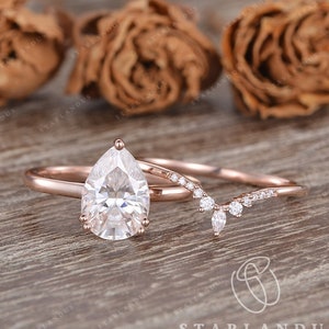 1ct to 3ct Pear Shaped Moissanite Bridal Set 2pcs Rose Gold Engagement Ring Colorless Moissanite Minimalist Wedding Ring Unique Gift