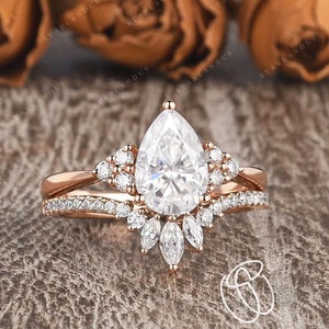 1.5-3ct Pear Shaped Moissanite Bridal Set Moissanite Engagement Ring Rose Gold Cluster Wedding Women Unique Marquise Moissanite Band Chevron