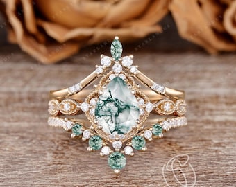 Vintage Pear Shaped Moss Agate Engagement Ring Set Yellow Gold Natural Moss Agate Bridal Set 3pcs Moissanite Ring Set Flower RIng Milgrain