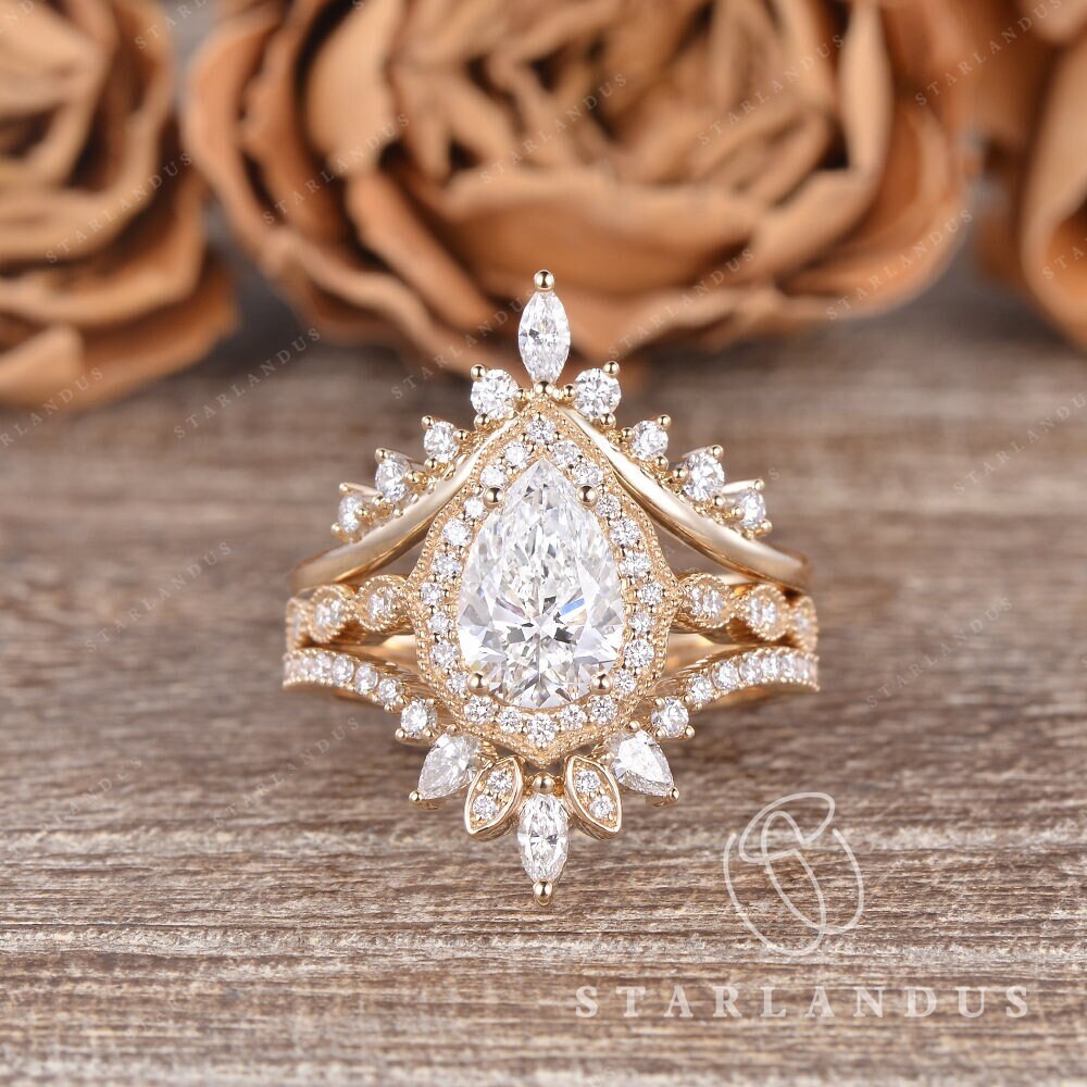 Pear shaped 1ct Lab Grown Diamond Engagement Ring Set Yellow Gold Milgrain Cluster Ring Art Deco Wedding Vintage Style Unique Anniversary