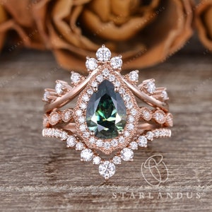 1.5ct Pear shaped Teal Moissanite Engagement Ring Set 3pc Rose Gold Vintage Cluster Art Deco Green Moissanite Unique Bridal Anniversary Boho