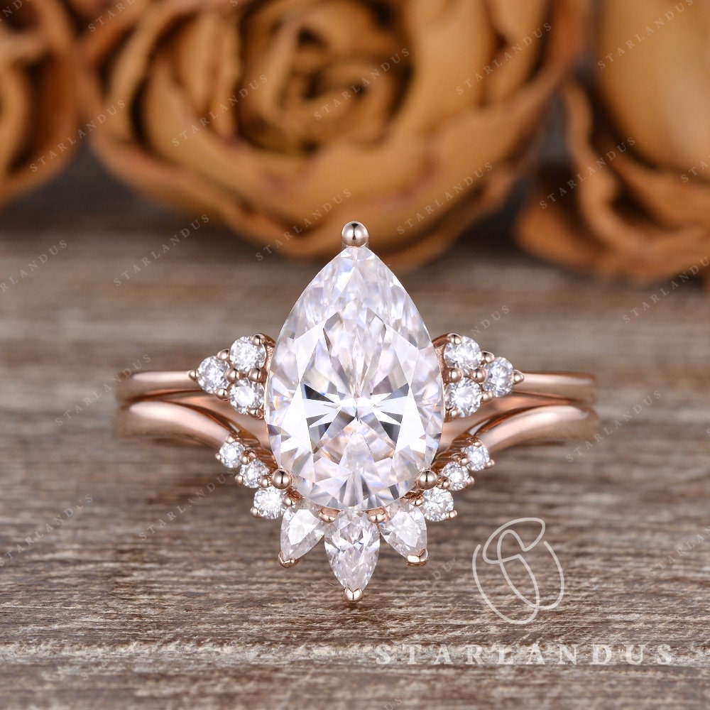 3ct Pear Shaped Moissanite Engagement Ring Pear Moissanite Ring Rose Gold Bridal Set 2pcs Stacking Paved Cluster Wedding Band Women Gift