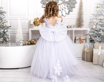Flower girl dress train - Junior bridesmaid -  Special Occasion Dress  - Maxi  Girl dress- Ball Gown