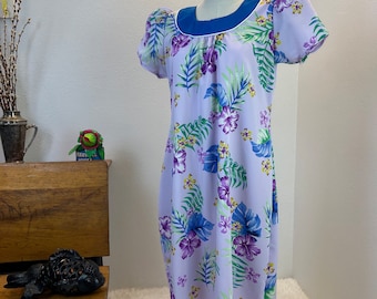 1980s Hawaiian Muumuu / Vintage 1950s Mermaid Style Hawaiian Dress