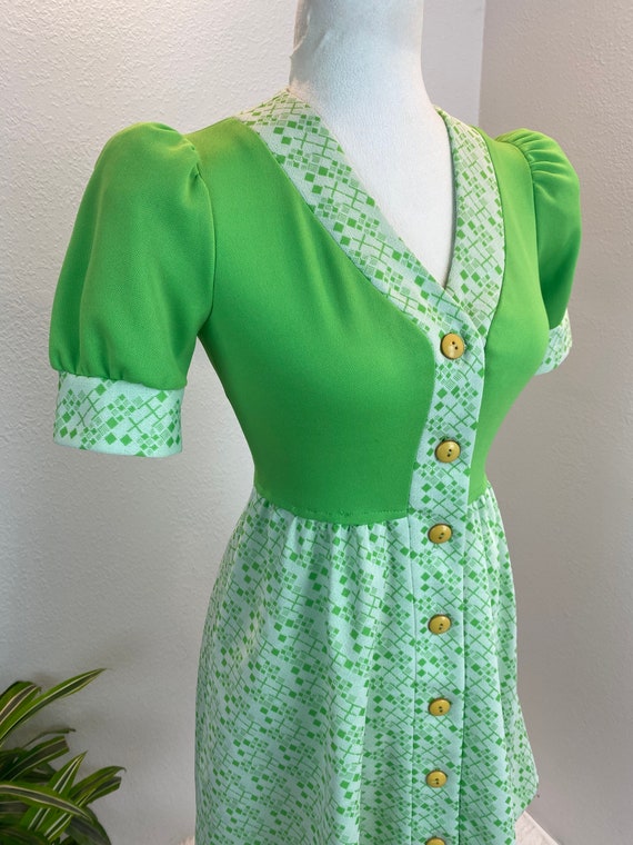 1960s lime green dress / 60s dress / 1960s mod / … - image 4