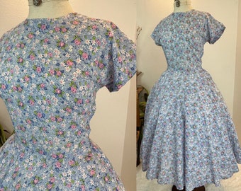 1950s dress / 50s dress / 1950s fit and flare dress / 1950s fashion / 1950s style / 1950s floral dress