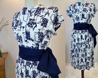 1940’s Dress / 40s dress / 1940s novelty print dress  / 1940s rayon dress / 1940s peplum