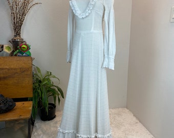 1970s White Prairie Dress, Ruffle Trim, Long Sleeve Maxi l