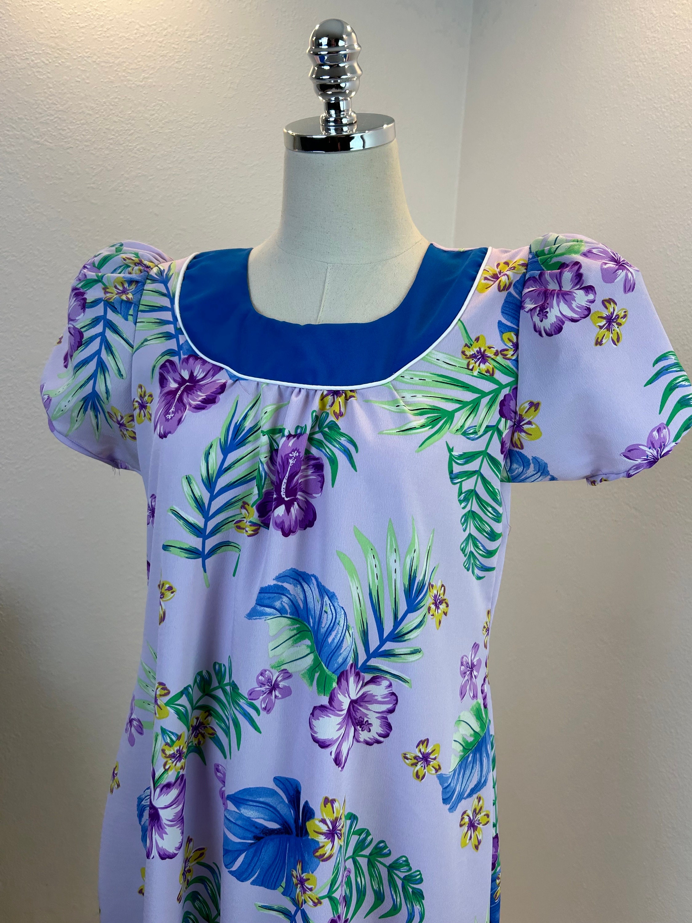 1980s Hawaiian Mumu / Vintage Hawaiian Dress / Hawaiian Mumu