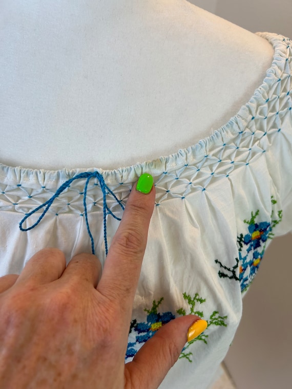 Vintage Embroidered Hungarian Blouse, Floral Peas… - image 8