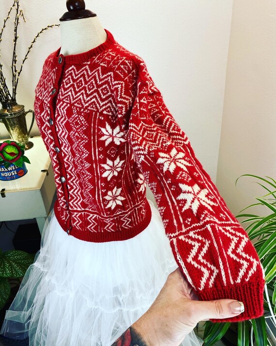 Vintage 1940/1950’s Poinsettia Ski Sweater- vintag