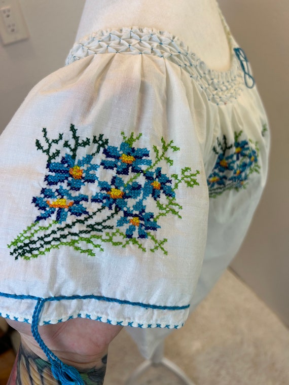 Vintage Embroidered Hungarian Blouse, Floral Peas… - image 4