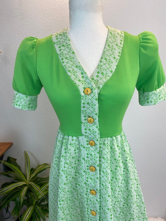 1960s lime green dress / 60s dress / 1960s mod / … - image 3