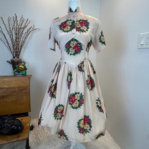 Abito anni &#39;50 / abito anni &#39;50 / abito aderente e svasato e bolero anni &#39;50 / moda anni &#39;50 / stile anni &#39;50 / vita vintage ferita 28&quot;