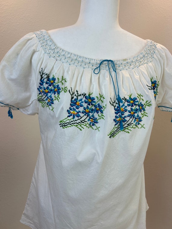 Vintage Embroidered Hungarian Blouse, Floral Peas… - image 10