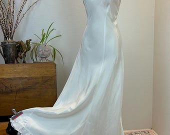 1940s dress / white slipdress  / 40s nightgown / vintage lingerie / vintage slip / vintage bride / vintage wedding / 28 inch waist