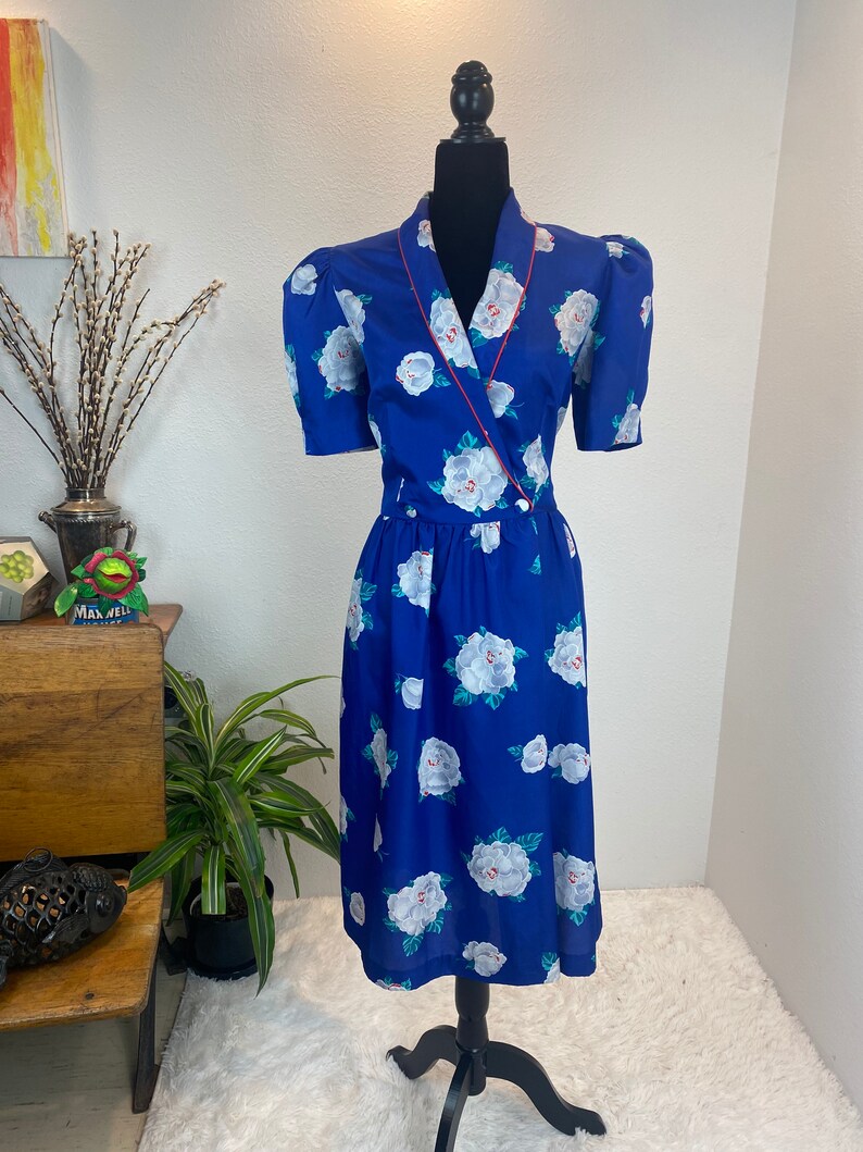 1980s Dress / 80s Dress / 1980s Floral dress / vintage wrap dress image 9