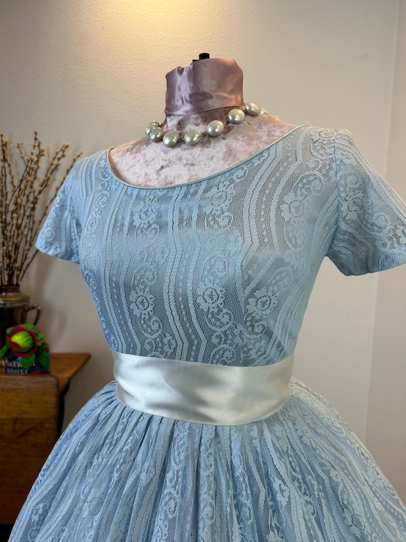 1950s dress / 50s dress / 1950s fit and flare / 1… - image 2