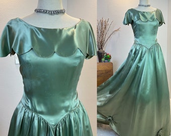 1940s  dress / Vintage Volup  1940s Dress / 1940s gown  / 40s dress / 1940s  / 40s gown / 32” waist / 1940s evening gown / 1940s satin