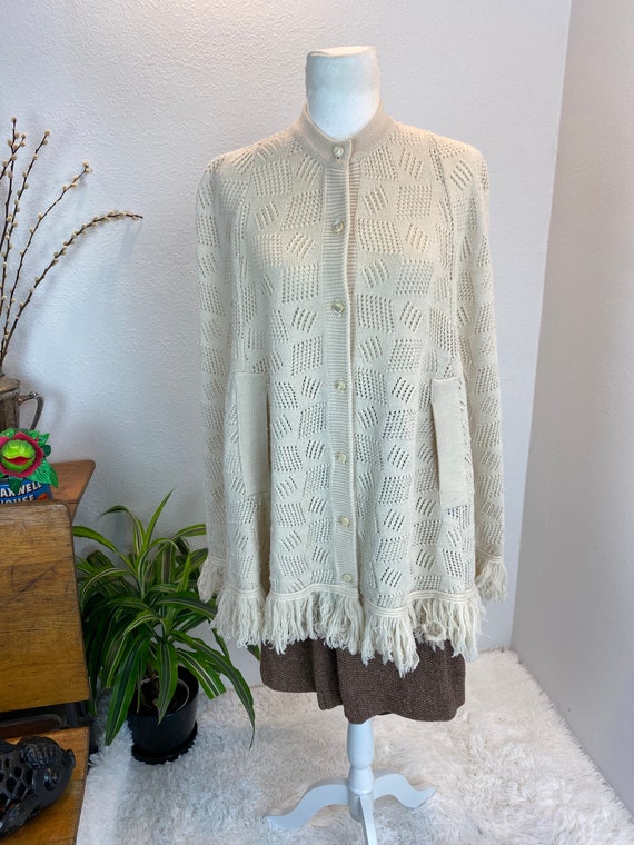 1970s Knit Cape / 70s knit Cape/ 1970s shawl - image 10