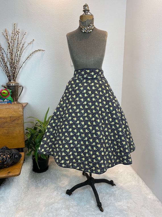 1950s Quilted Circle Skirt / 50s Circle Skirt Qui… - image 3