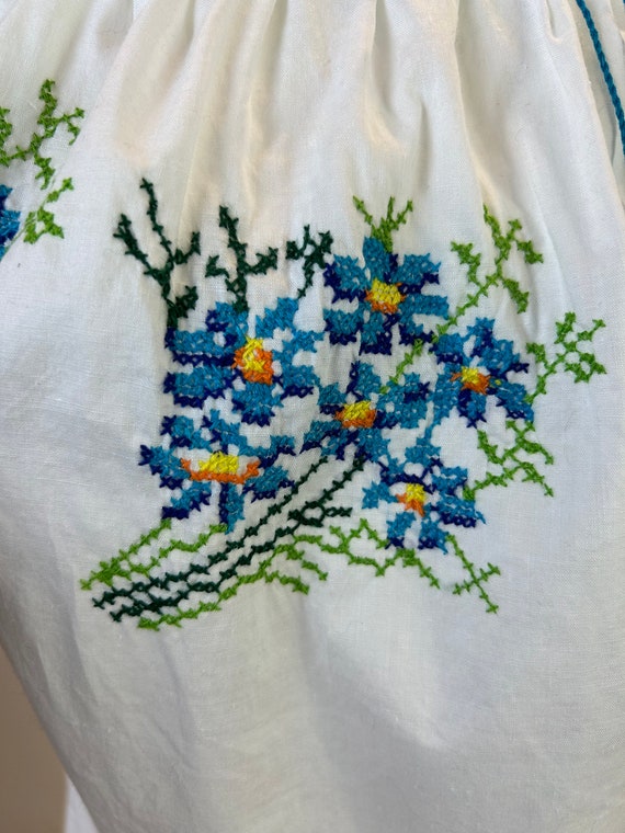 Vintage Embroidered Hungarian Blouse, Floral Peas… - image 9