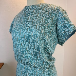 Jaren 60 gebreide jurk / jaren 60 jurk / jaren 60 jurk / jaren 60 mode / vintage kledingmaat large / jaren 60 mode 34 inch taille / vintage volup v