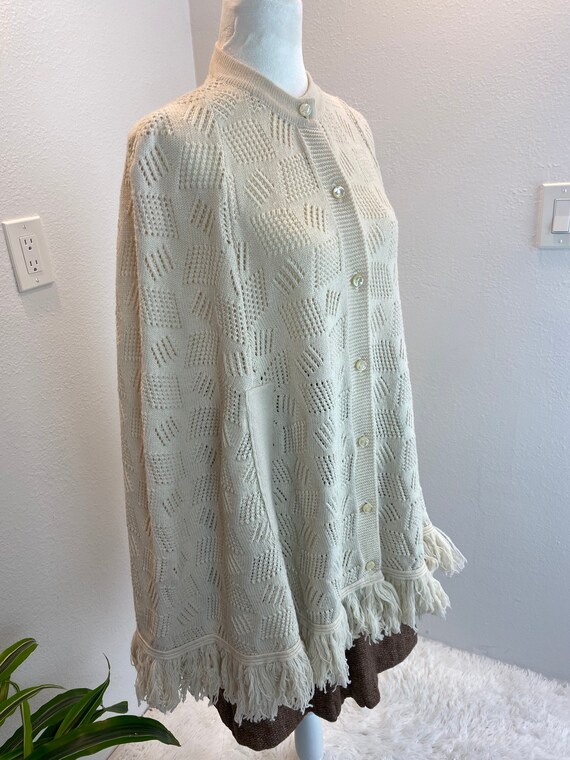 1970s Knit Cape / 70s knit Cape/ 1970s shawl - image 4