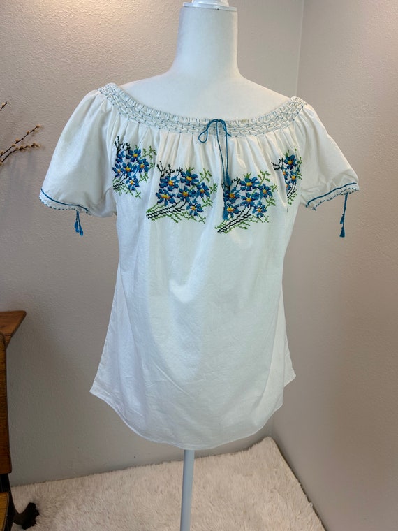 Vintage Embroidered Hungarian Blouse, Floral Peas… - image 5