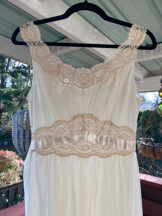 Vintage 1950’s Vanity Fair Nightgown