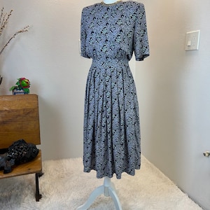 cute light green dress A-Line Long Prom With Embroidery white-rose Chicken Club Sandwich - Color:As pictured(Black) The lace sleeves are