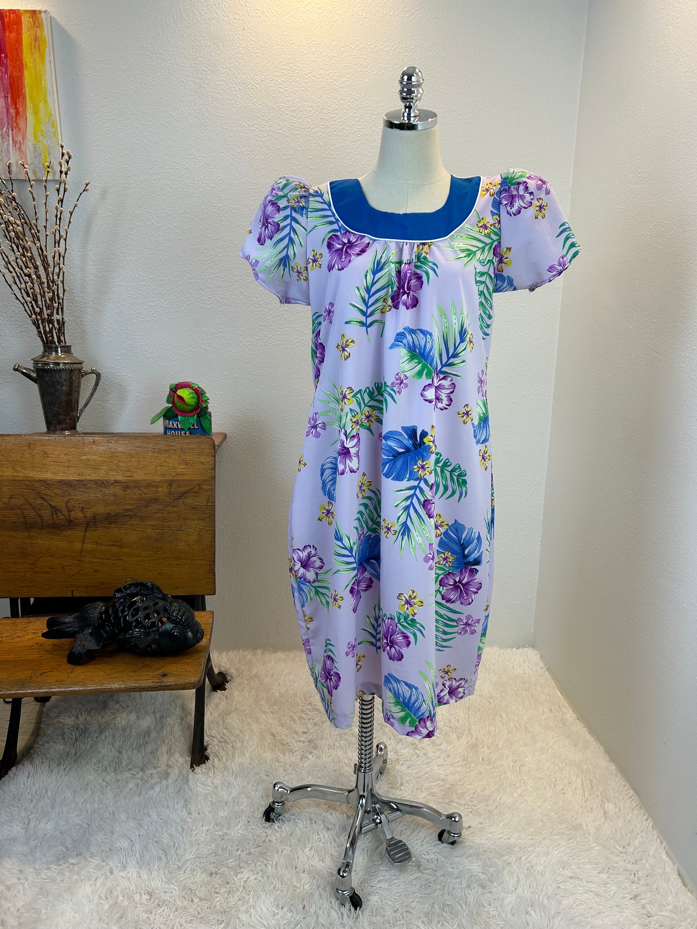 1980s Hawaiian Mumu / Vintage Hawaiian Dress / Hawaiian Mumu