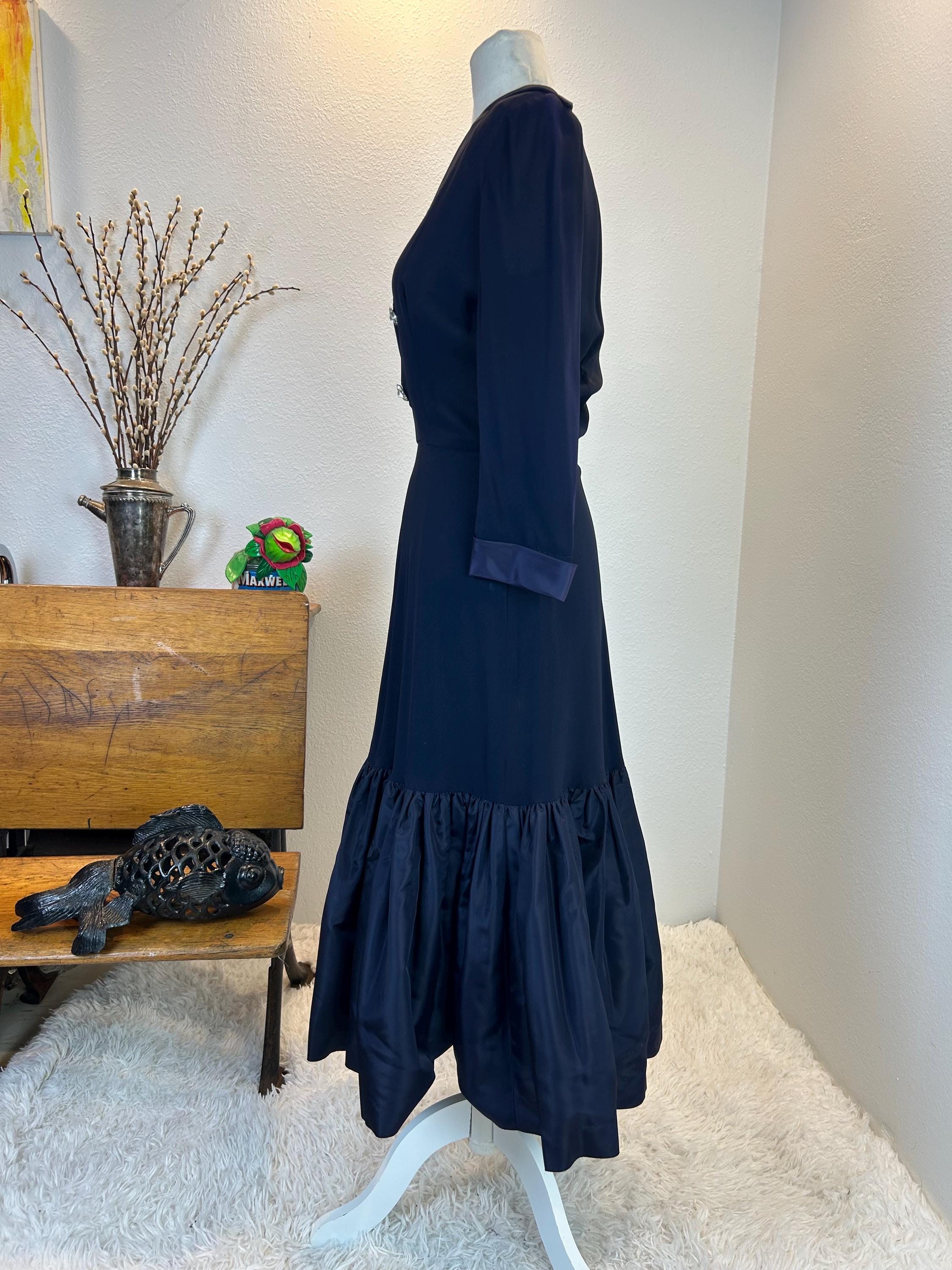 chinese dress ladies Magnolia Elegant Mermaid Dress with Ruffles and Square Neckline, vintage  dress, Vintage French dress, vintage dress, fairy, cottagecore dress,  French dress, 1940s main image 0