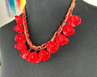 1940s Necklace /  1940s plastic  and cord flower necklace