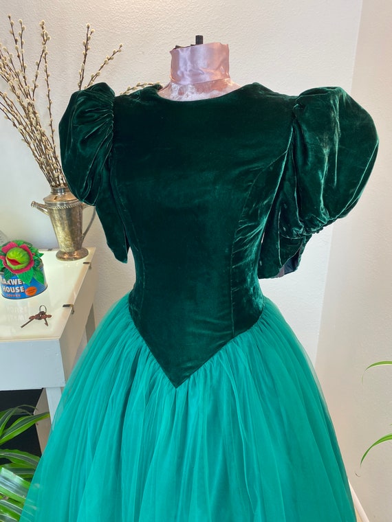 Vintage 1980’s Emerald Velvet - puff sleeved holi