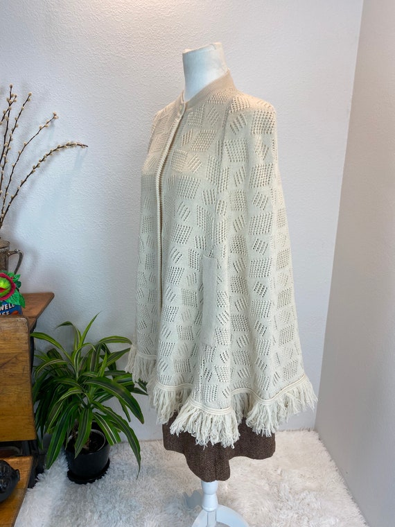 1970s Knit Cape / 70s knit Cape/ 1970s shawl - image 8