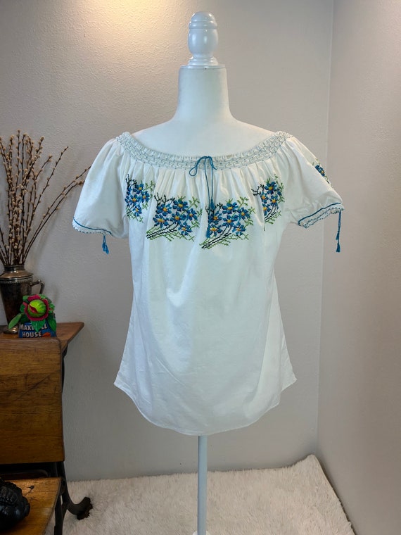 Vintage Embroidered Hungarian Blouse, Floral Peas… - image 1