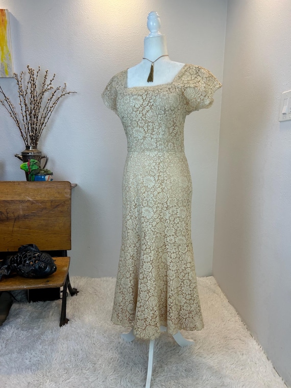 chinese dress ladies Magnolia Elegant Mermaid Dress with Ruffles and Square Neckline, vintage  dress, Vintage French dress, vintage dress, fairy, cottagecore dress,  French dress, 1940s main image 1