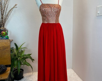 1960er Jahre Rotes Chiffon Maxikleid mit goldfarbenem Oberteil - Miss Trudy Jr