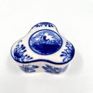 Vintage Delft Blue and White Porcelain Windmill Petite Clover Shape Trinket Box Ring Box with Lid