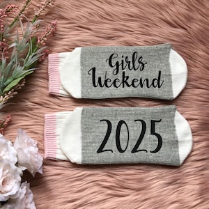 Week-end entre filles 2025-Chaussettes-Voyage entre filles-Soirée bachelorette-Escapade entre filles-Cadeau de marketing de réseau-MLM-Voyage avec un meilleur ami-Voyage entre sœurs