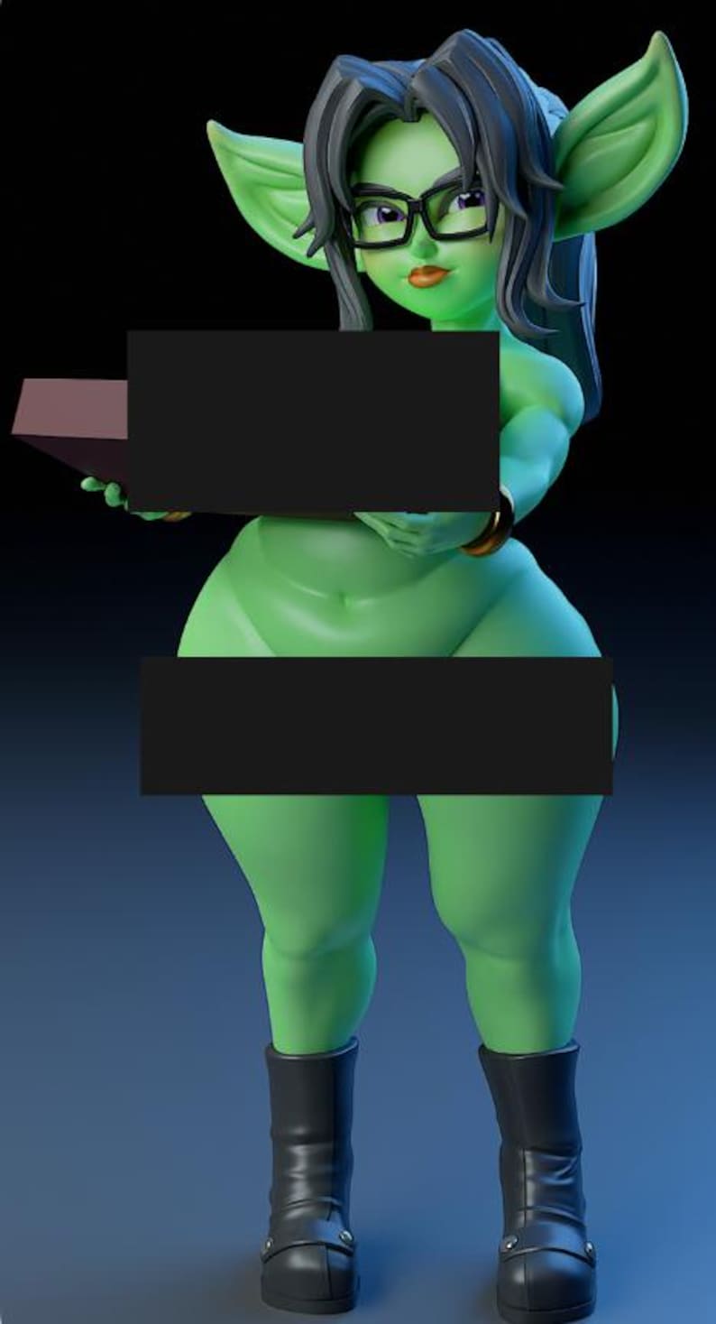 Puede incluir: Una criatura femenina de fantas&iacute;a de piel verde, con orejas grandes, cabello negro y gafas. Lleva botas negras y sostiene una caja marr&oacute;n.