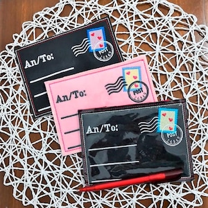 Juego de archivos de bordado ITH postales que incluyen instrucciones para la bolsa de regalo